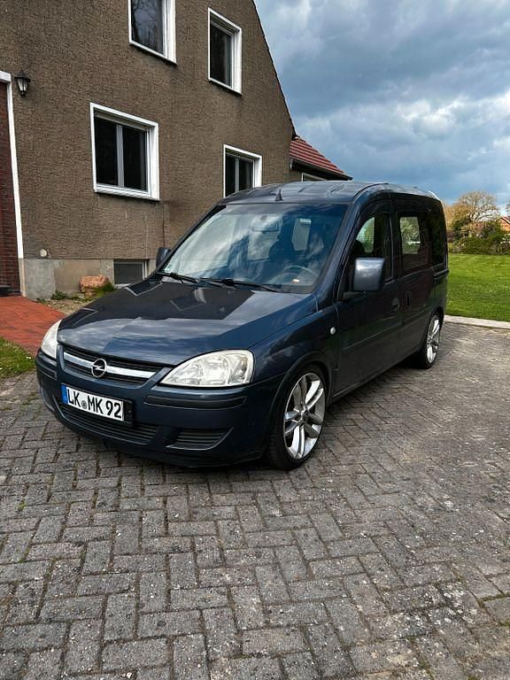 Second-hand Opel Combo 101 CP (74 kW) 2007 Albastru Monovolum