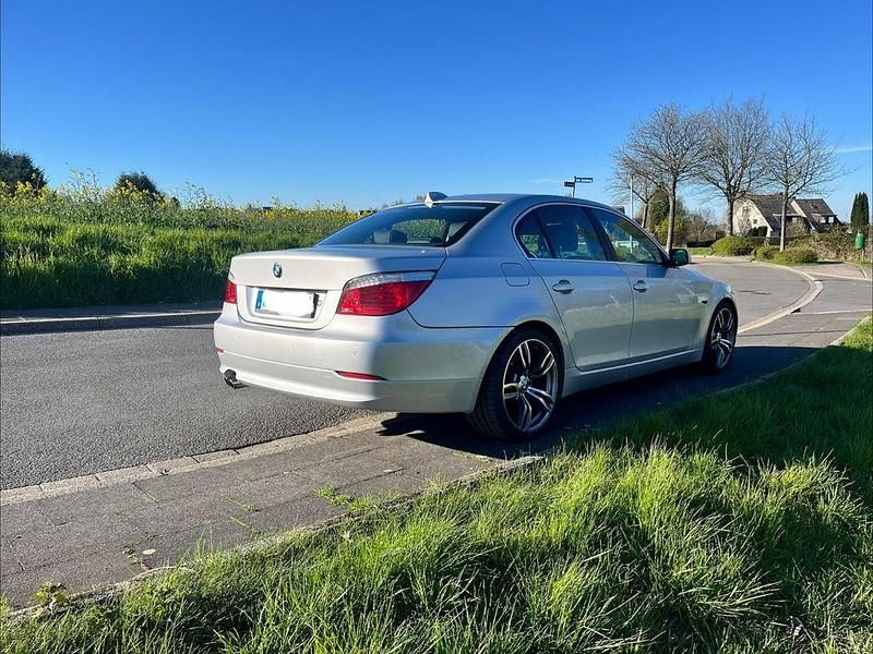 Gebraucht BMW 525 218 PS (160 kW) 2008 Silber Limousine