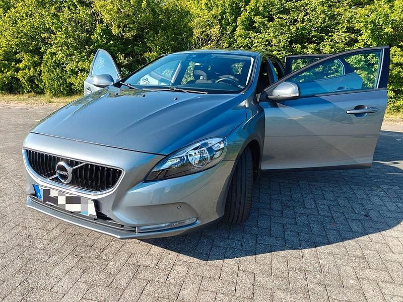 Gebraucht Volvo V40 Kinetic 120 PS (88 kW) 2018 Grau Limousine