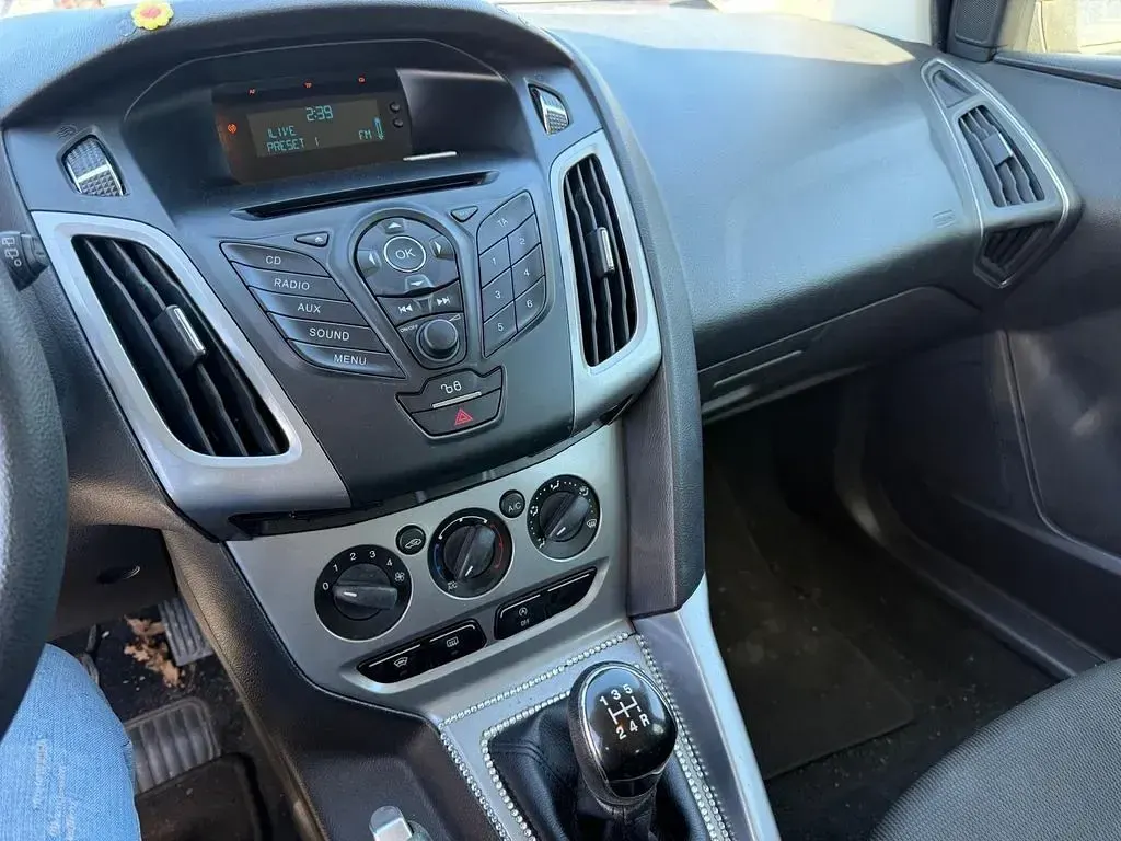 Second-hand Ford Focus 101 CP (74 kW) 2014 Negru Berlinǎ