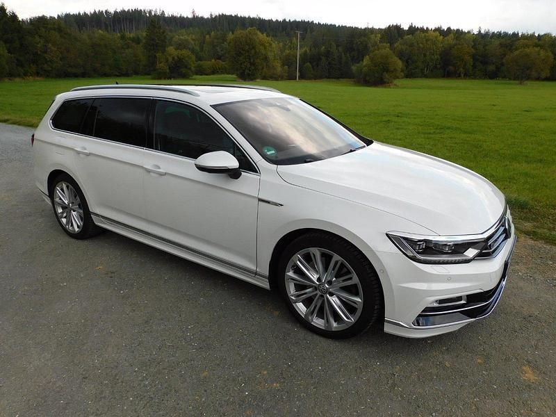 Weiß Gebraucht 2016 VW Passat Kombi | 25.990 € - Bild 1/4