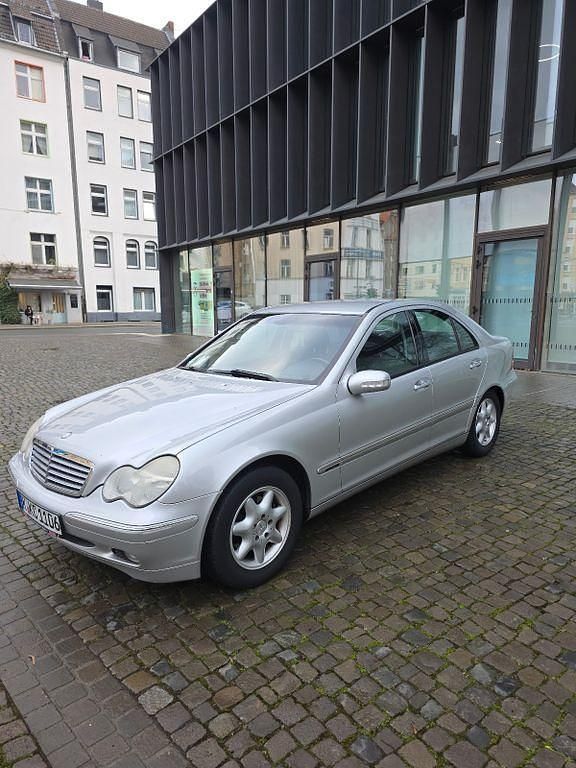 Silber Gebraucht 2004 Mercedes C180 Elegance Limousine | 1.700 € (Superpreis) - Bild 1/4