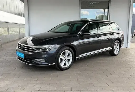 Gebraucht VW Passat Elegance 150 PS (110 kW) 2023 Grau Kombi