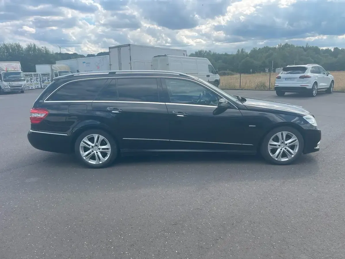 Gebraucht Mercedes E350 265 PS (194 kW) 2010 Schwarz Kombi
