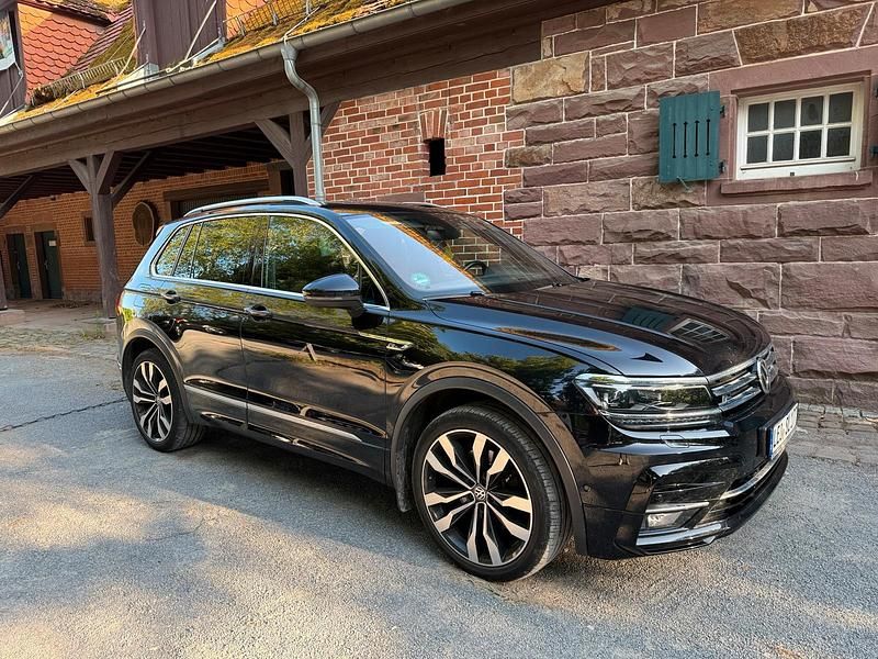 Schwarz Gebraucht 2018 VW Tiguan R-line SUV | 26.999 € (Fairer Preis) - Bild 1/4