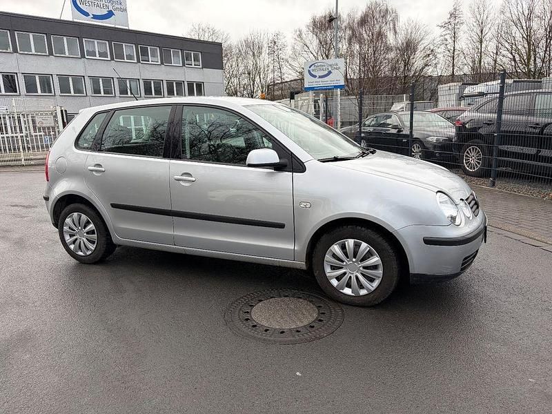 Silber Gebraucht 2002 VW Polo Comfortline Limousine | 4.500 € (Teuer) - Bild 1/4