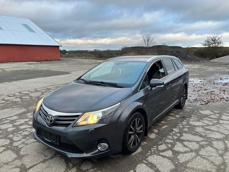 Gebraucht Toyota Avensis Basis 124 PS (91 kW) 2013 Grau Kombi