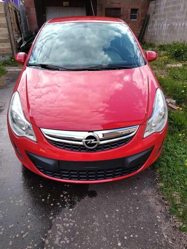 Rot Gebraucht 2013 Opel Corsa Active Limousine | 3.300 € (Superpreis) - Bild 1/4