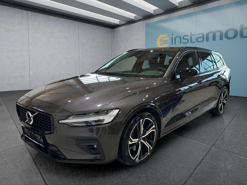 Grau Gebraucht 2023 Volvo V60 Plus Kombi | 33.699 € (Fairer Preis) - Bild 1/4