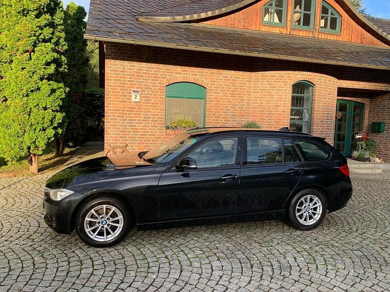Gebraucht BMW 318 Comfort Edition 143 PS (105 kW) 2014 Schwarz Kombi