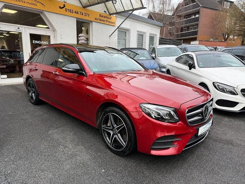 Gebraucht Mercedes E300 AMG line 194 PS (142 kW) 2020 Rot Limousine