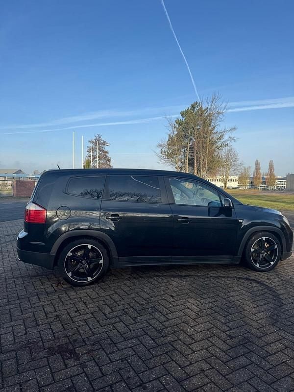 Schwarz Gebraucht 2012 Chevrolet Orlando Van / Kleinbus | 5.900 € (Fairer Preis) - Bild 1/4