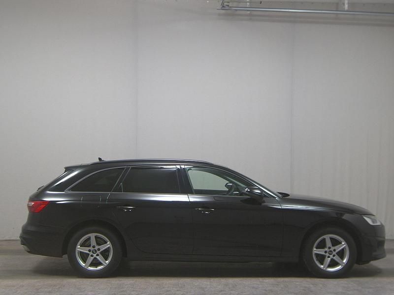 Gebraucht Audi A4 Advanced 163 PS (119 kW) 2022 Schwarz Kombi