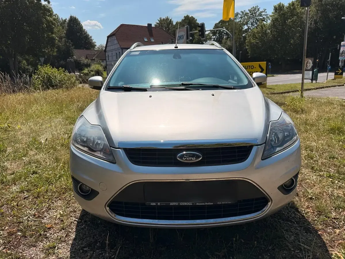 Gebraucht Ford Focus 108 PS (79 kW) 2010 Silber Kombi