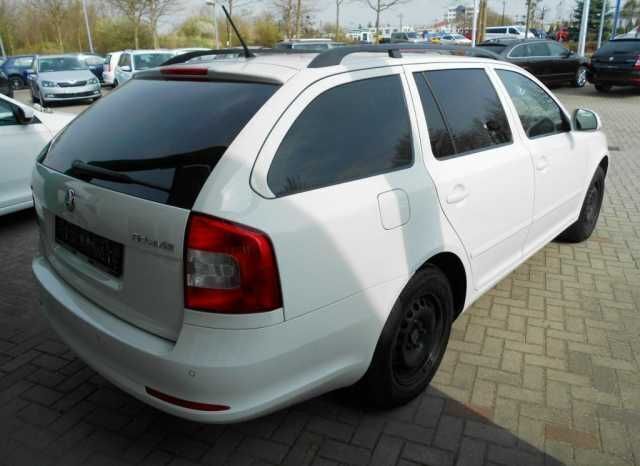 Gebraucht Skoda Octavia Ambition 105 PS (77 kW) 2013 Weiß Kombi