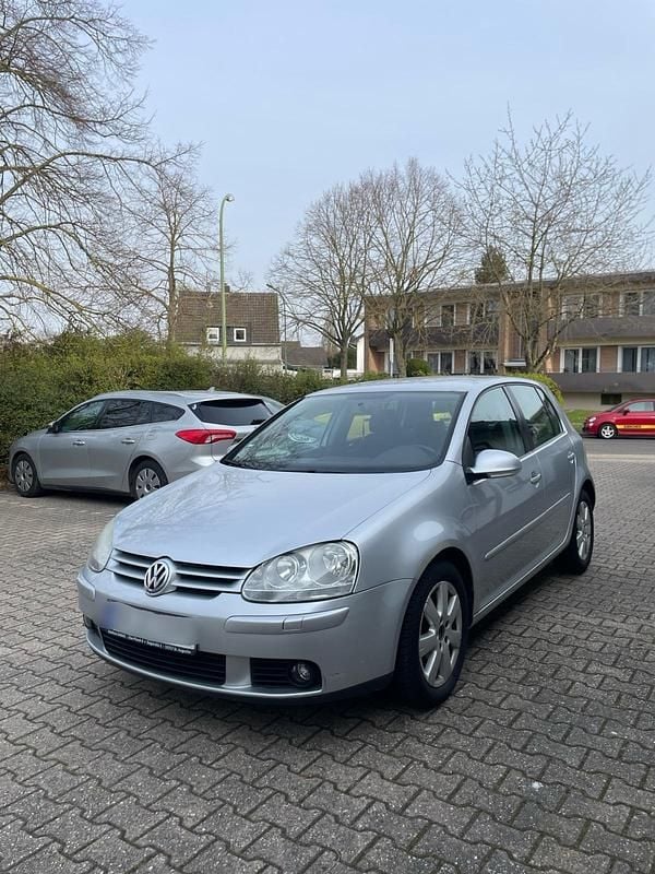 Gebraucht VW Golf V 105 PS (77 kW) 2006 Silber Kleinwagen