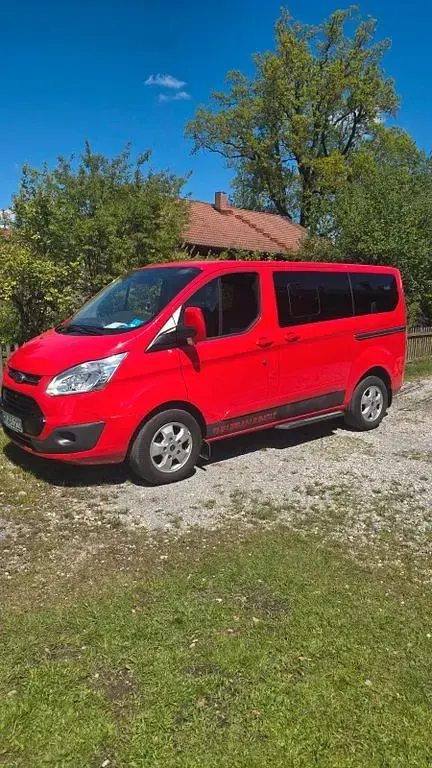 Gebraucht Ford Tourneo 170 PS (125 kW) 2017 Rot Van / Kleinbus