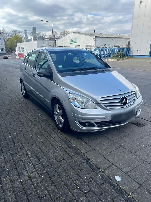 Gebraucht Mercedes B180 109 PS (80 kW) 2006 Silber Van / Kleinbus
