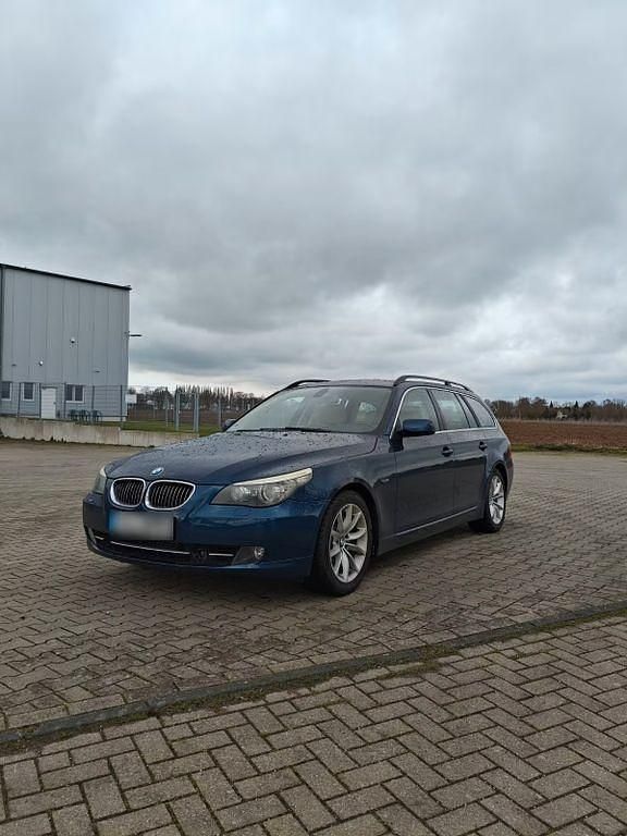 Gebraucht BMW 550 367 PS (269 kW) 2009 Blau Kombi