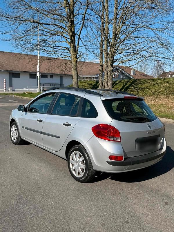 Gebraucht Renault Clio GrandTour 75 PS (55 kW) 2012 Silber Kombi