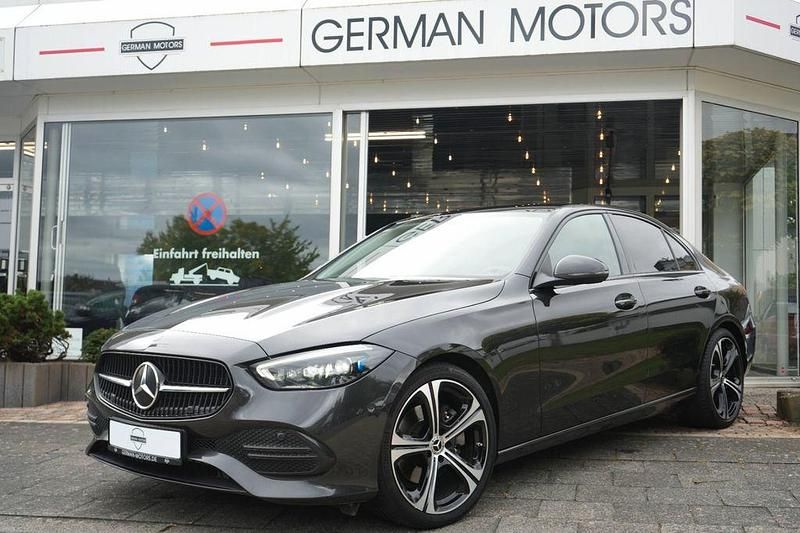 Grau Gebraucht 2022 Mercedes C220 Night Limousine | 32.999 € (Teuer) - Bild 1/4