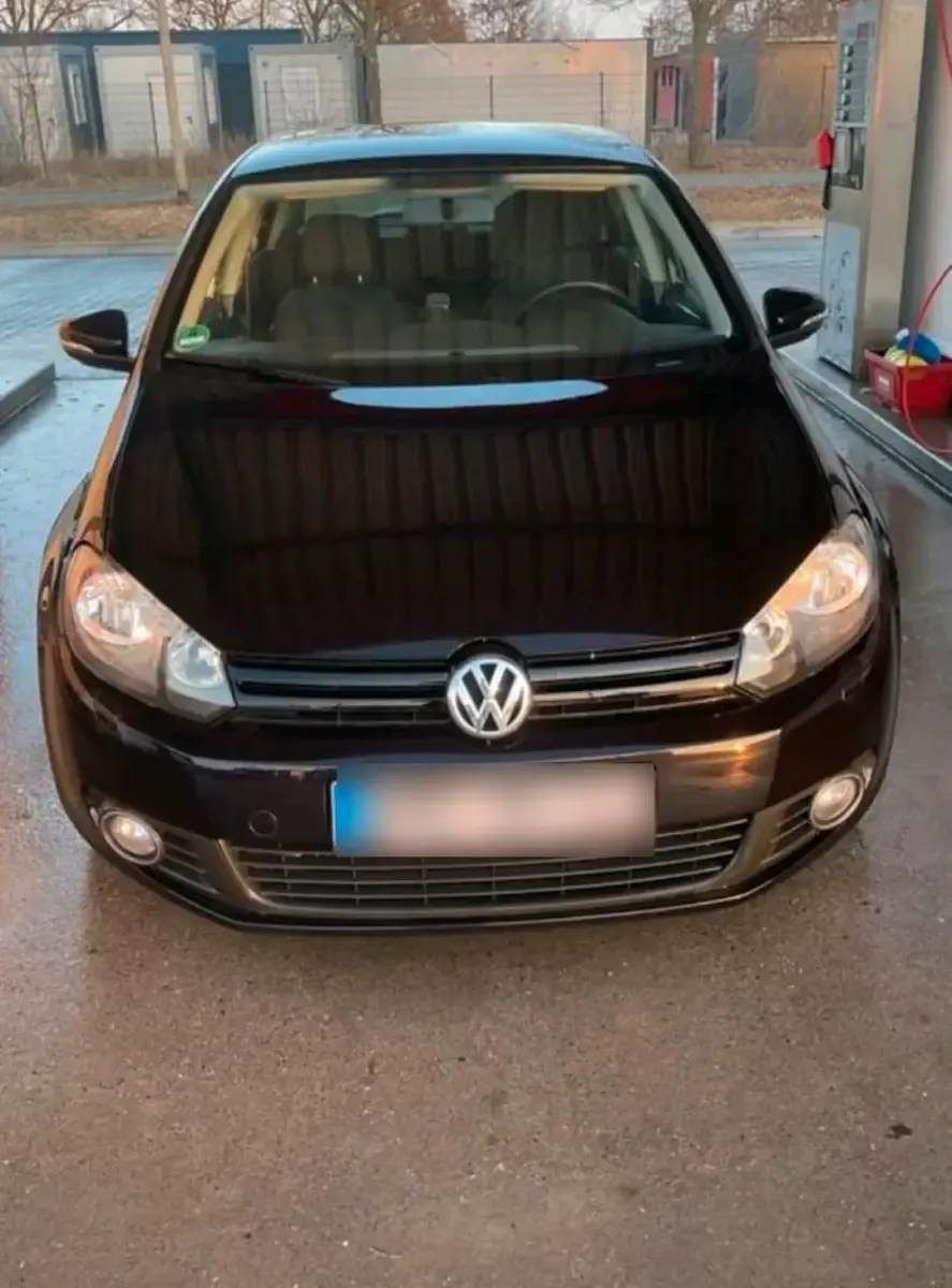 Gebraucht VW Golf VI 105 PS (77 kW) 2011 Schwarz Kleinwagen