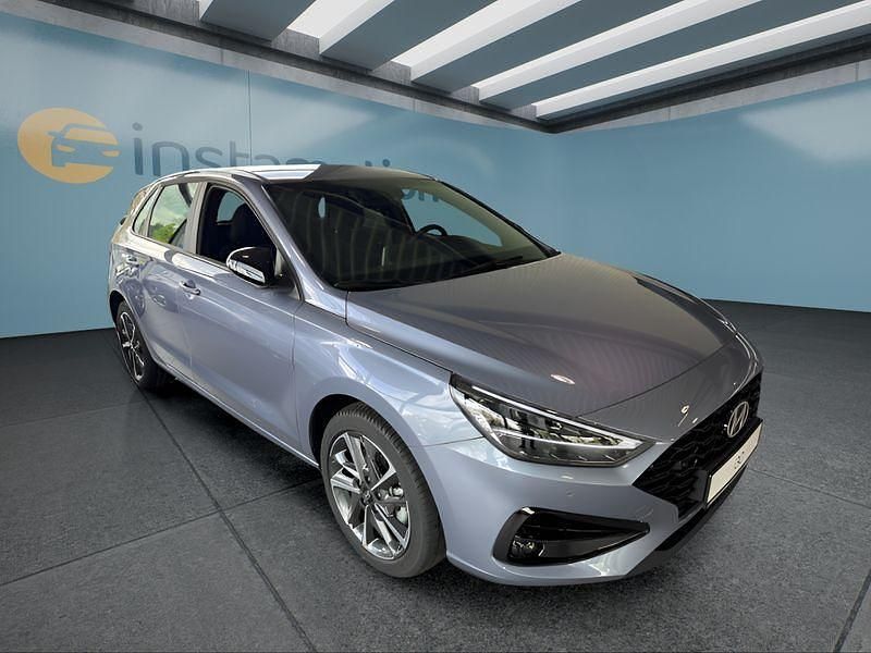 Neu Hyundai i30 Advantage 101 PS (74 kW) 2025 Blau Kleinwagen