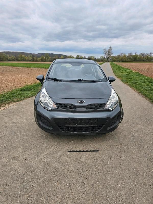 Second-hand Kia Rio 85 CP (62 kW) 2014 Gri Hatchback