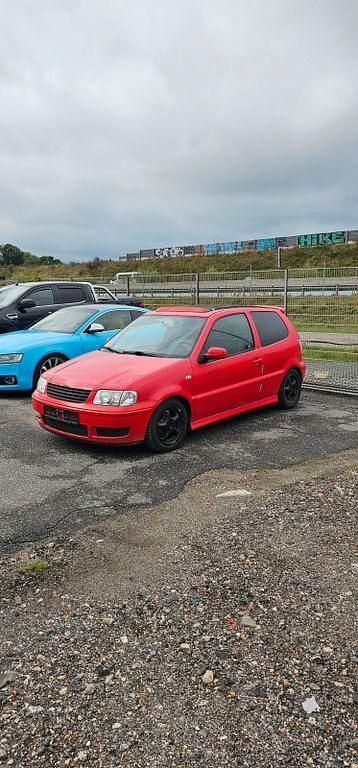 Rot Gebraucht 2001 VW Polo Trendline Limousine | 750 € (Guter Preis) - Bild 1/4