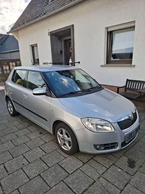 Silber Gebraucht 2009 Skoda Fabia Elegance Kleinwagen | 1.200 € (Superpreis) - Bild 1/4