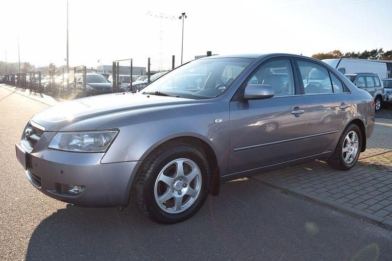 Grau Gebraucht 2007 Hyundai Sonata Limousine | 5.750 € - Bild 1/4
