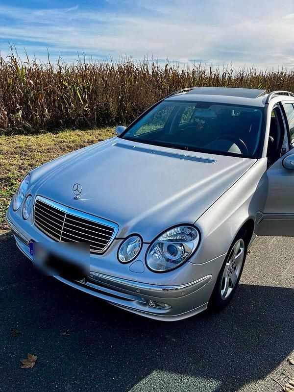 Silber Gebraucht 2004 Mercedes 240 Kombi | 12.999 € - Bild 1/4
