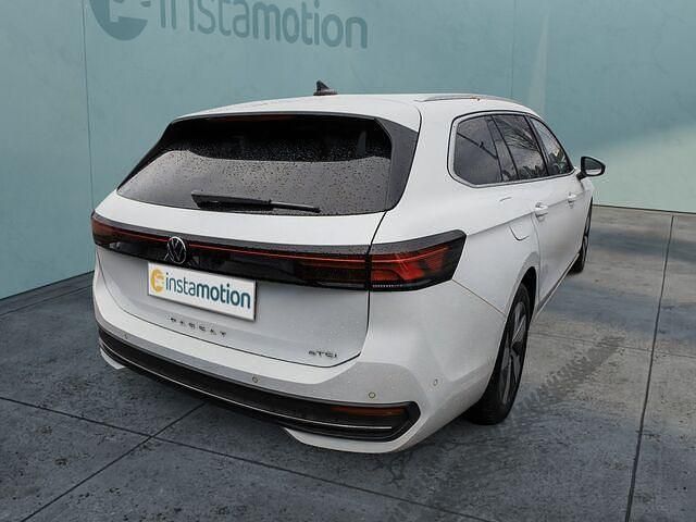 Gebraucht VW Passat Business 150 PS (110 kW) 2024 Weiß Van / Kleinbus