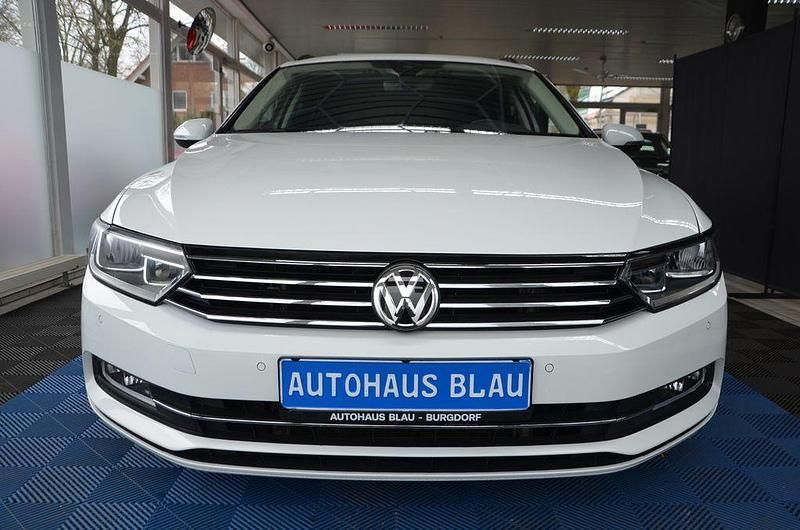 Gebraucht VW Passat 150 PS (110 kW) 2019 Weiß Kombi