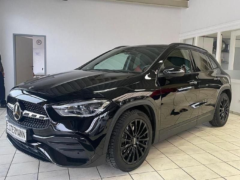Schwarz Gebraucht 2020 Mercedes GLA250 AMG line SUV | 30.500 € (Guter Preis) - Bild 1/4