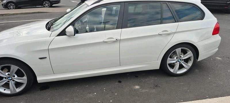 Weiß Gebraucht 2008 BMW 320 Kombi | 6.500 € - Bild 1/4