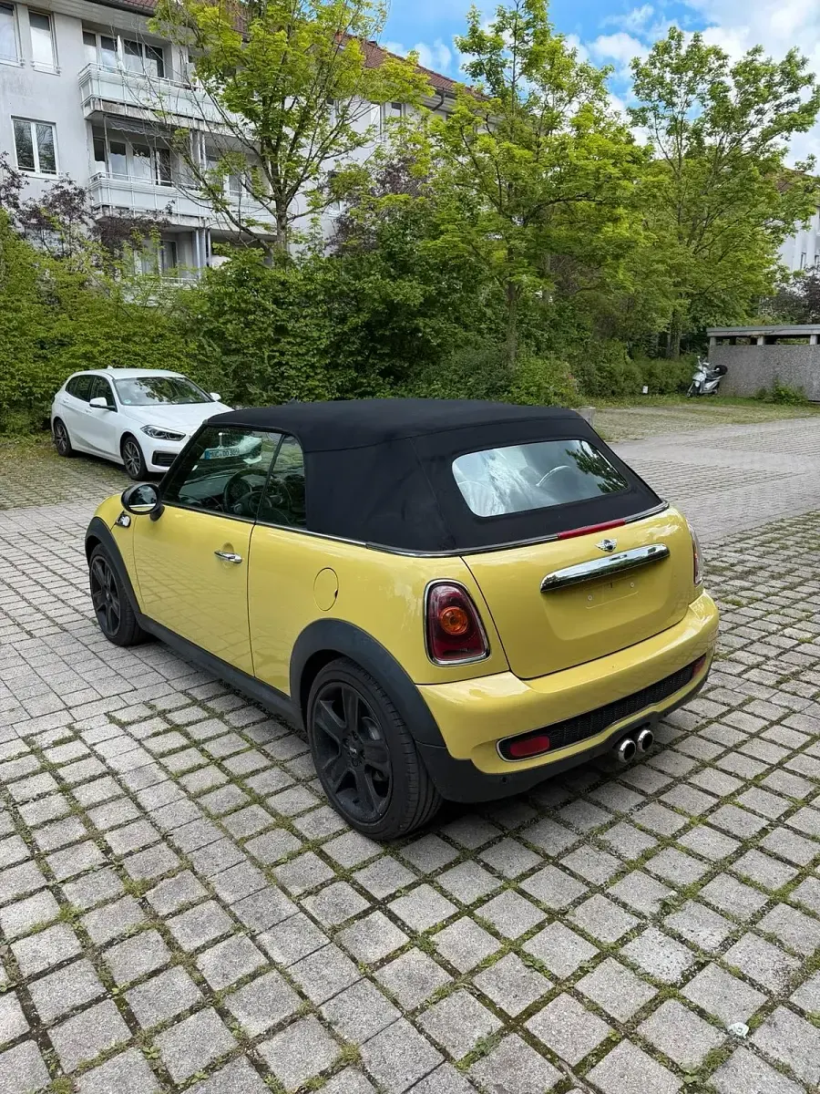 Usata Mini Cooper S Cabriolet 174 CV (127 kW) 2009 Giallo Cabrio