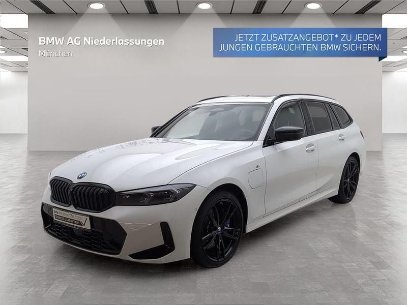 Weiß Gebraucht 2024 BMW 330e M Sport Kombi | 48.909 € (Fairer Preis) - Bild 1/2