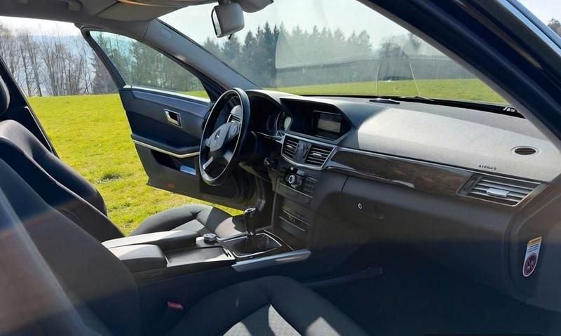 Gebraucht Mercedes E200 136 PS (100 kW) 2009 Braun Limousine