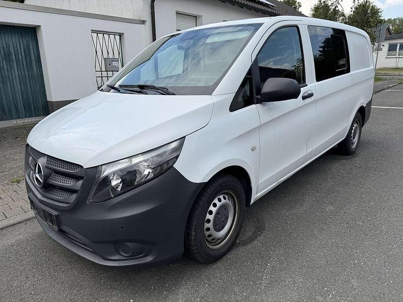 Arktikweiss Gebraucht 2017 Mercedes Vito Van / Kleinbus | 19.000 € (Fairer Preis) - Bild 1/3