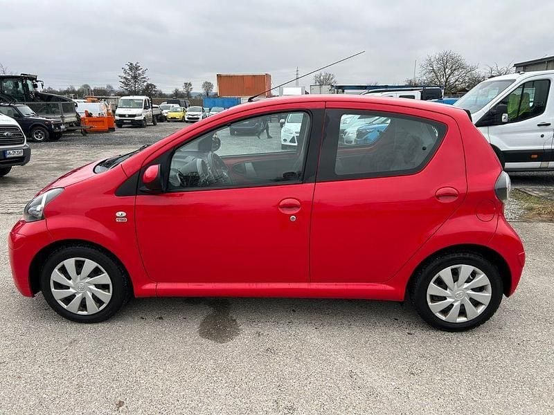 Gebraucht Toyota Aygo Cool 68 PS (50 kW) 2014 Rot Kleinwagen