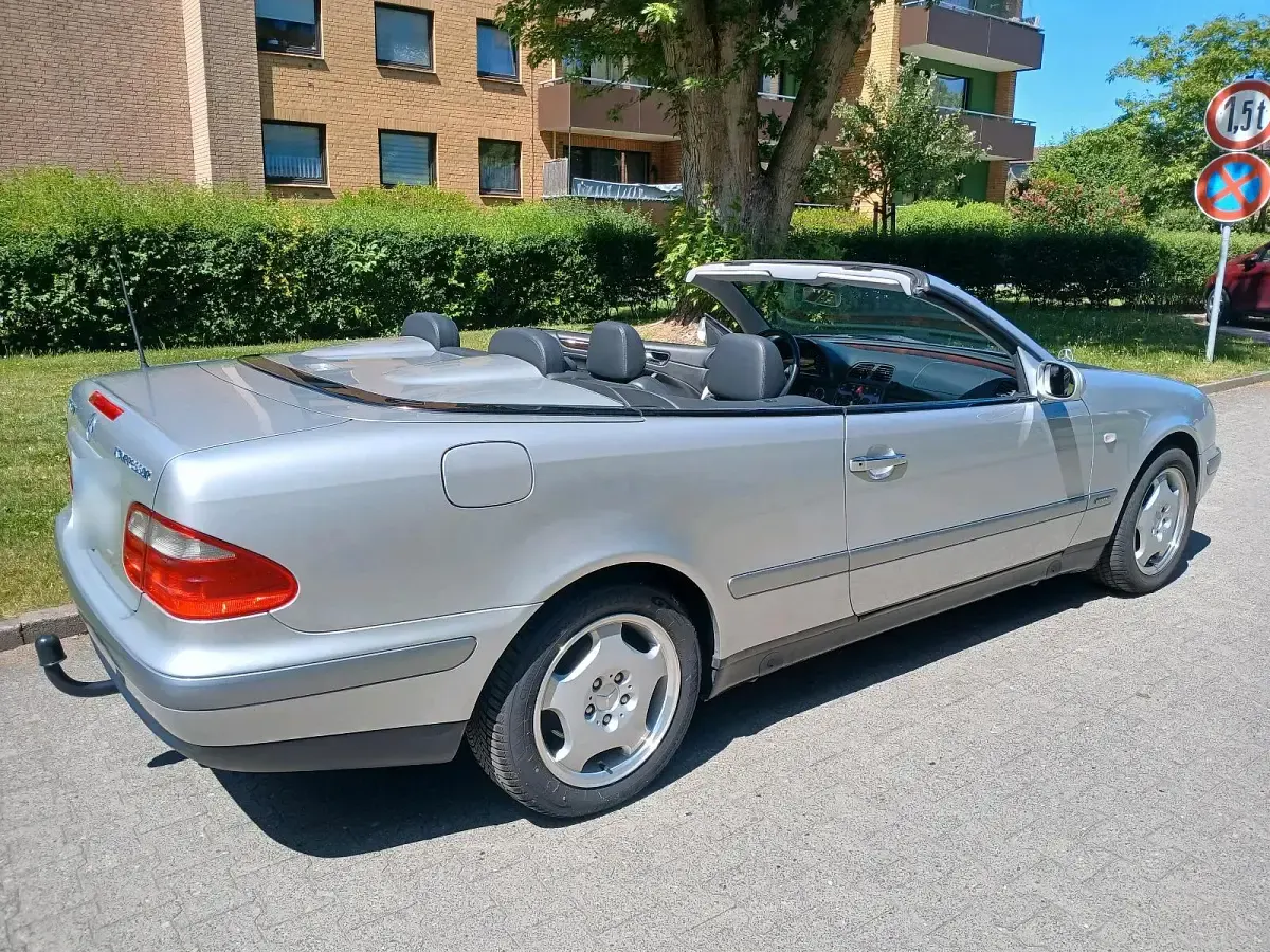 Gebraucht Mercedes CLK230 193 PS (141 kW) 1999 Silber Cabrio