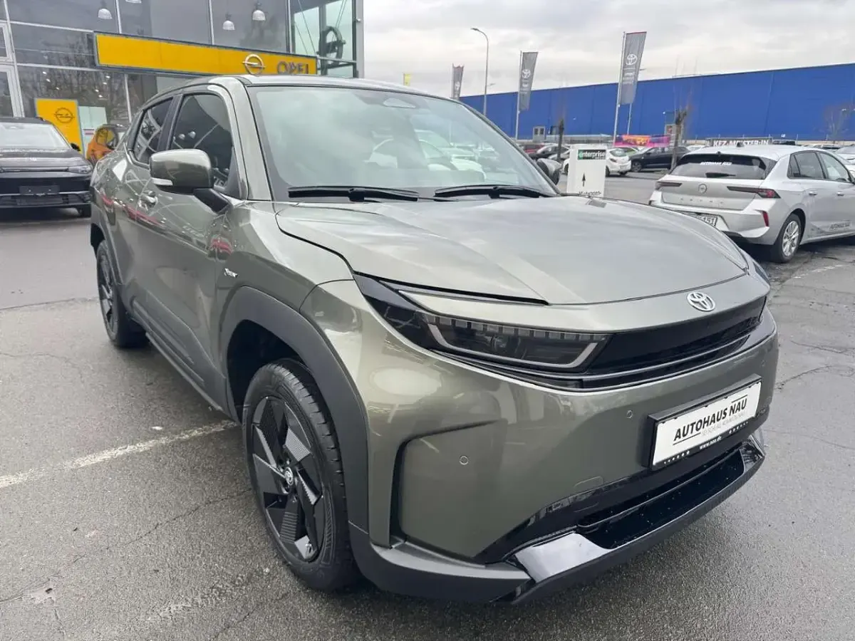 Neu Toyota Urban Cruiser 127 kW (174 PS) 2026 Pine green SUV