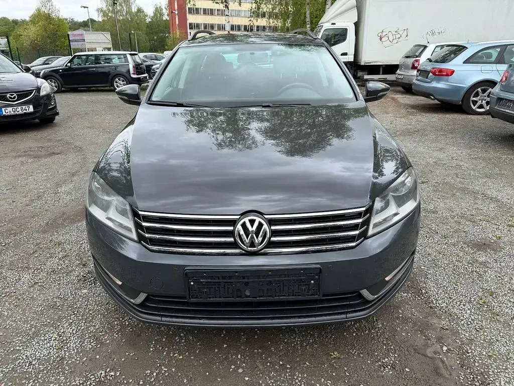 Gebraucht VW Passat Trendline 122 PS (89 kW) 2013 Grau Limousine