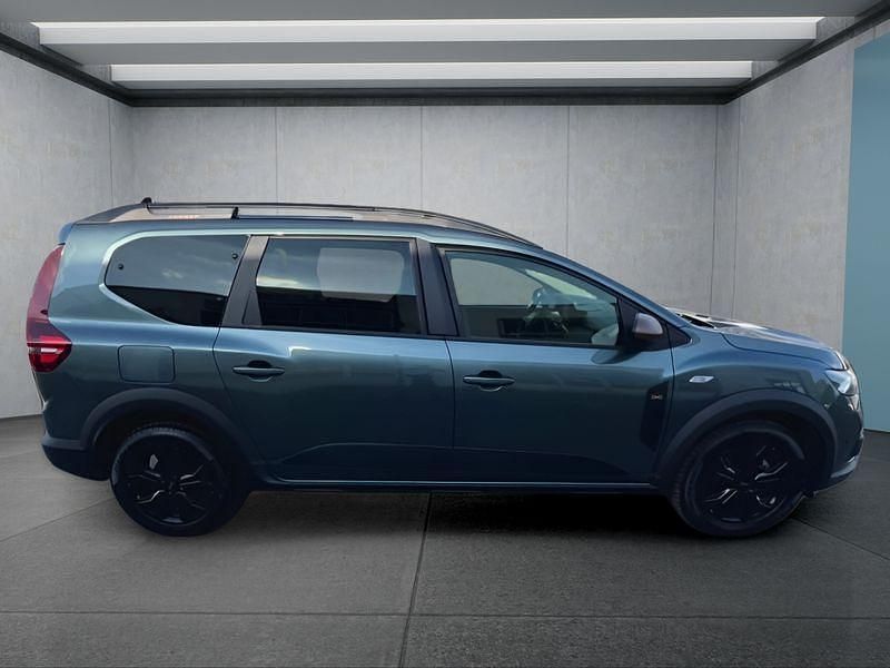 Gebraucht Dacia Jogger 101 PS (74 kW) 2024 Grün Van / Kleinbus
