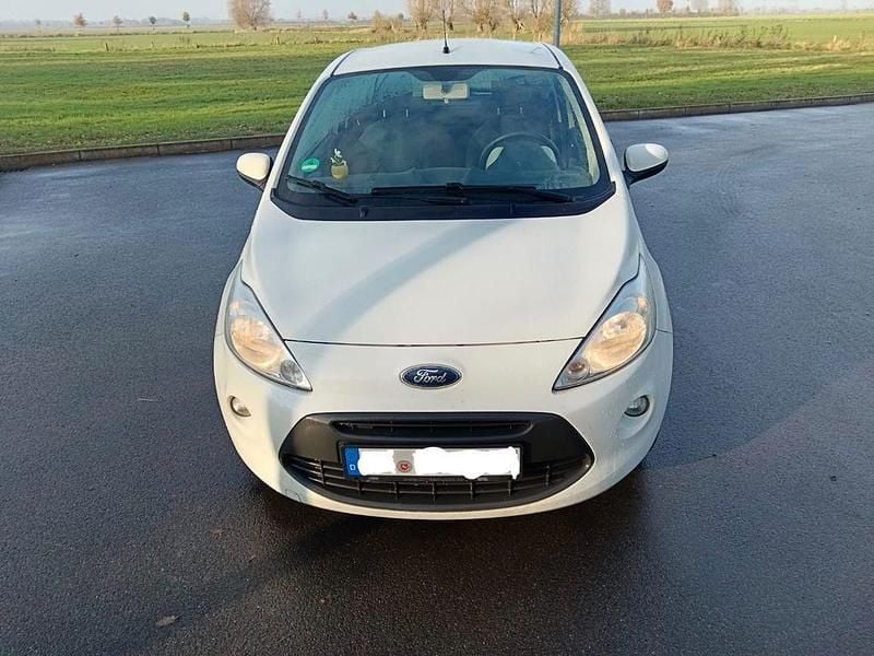 Weiß Gebraucht 2010 Ford Ka Titanium Kleinwagen | 1.999 € (Guter Preis) - Bild 1/4