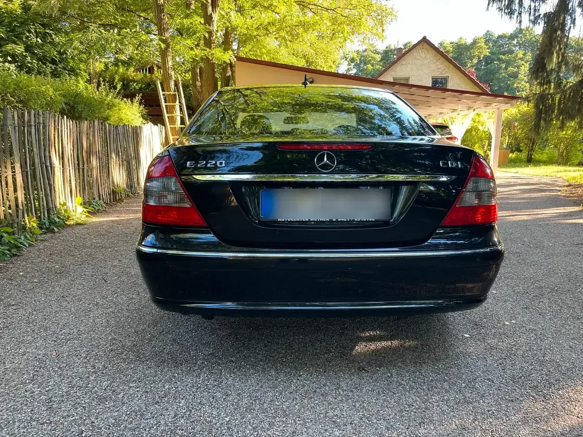Gebraucht Mercedes E220 170 PS (125 kW) 2008 Schwarz Limousine