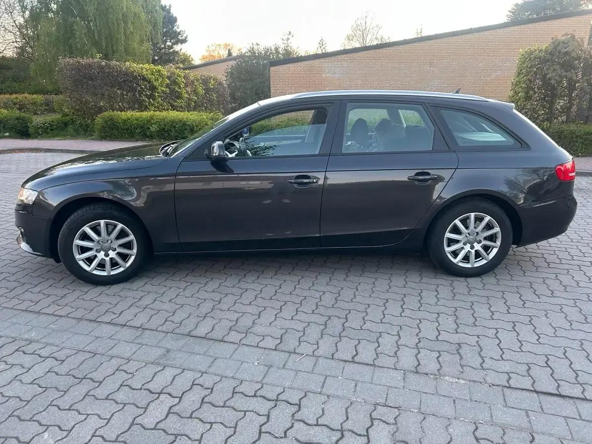 Second-hand Audi A4 143 CP (105 kW) 2011 Gri Break