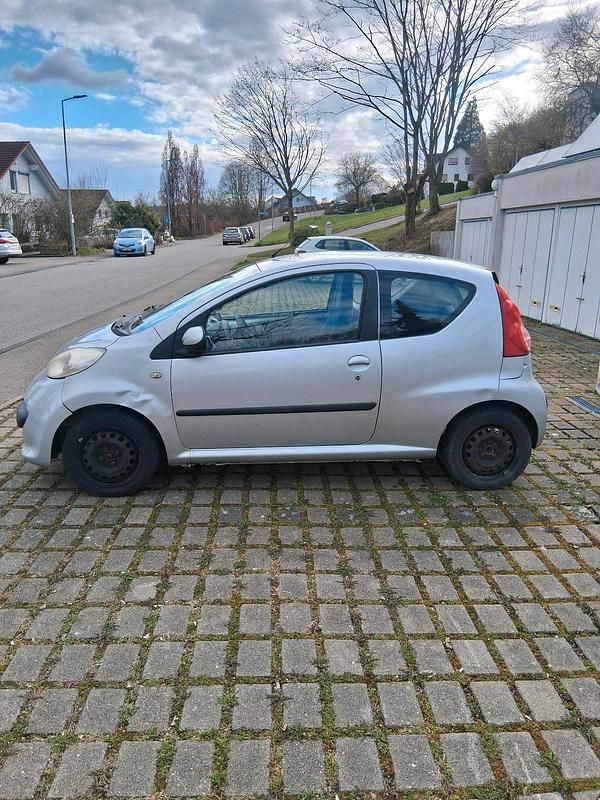 Gebraucht Peugeot 107 68 PS (50 kW) 2005 Silber Kleinwagen