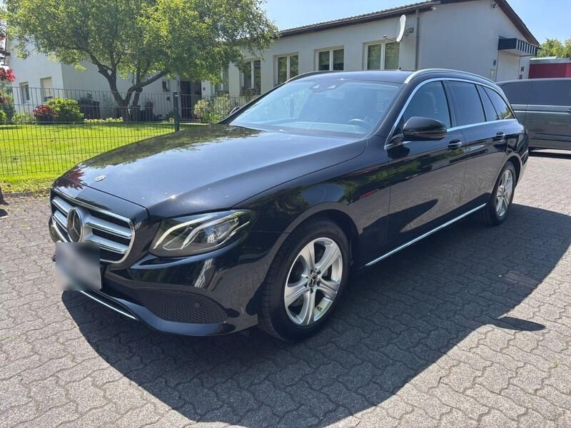 Schwarz Gebraucht 2017 Mercedes E220 Kombi | 19.950 € (Guter Preis) - Bild 1/4